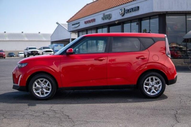 Used 2023 Kia Soul LXImage 4