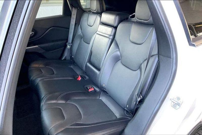Used 2019 Jeep Cherokee LimitedImage 25