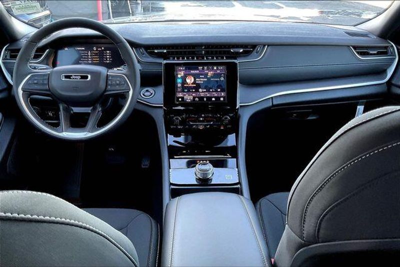 New 2025 Jeep Grand Cherokee L Laredo 4x4Image 4