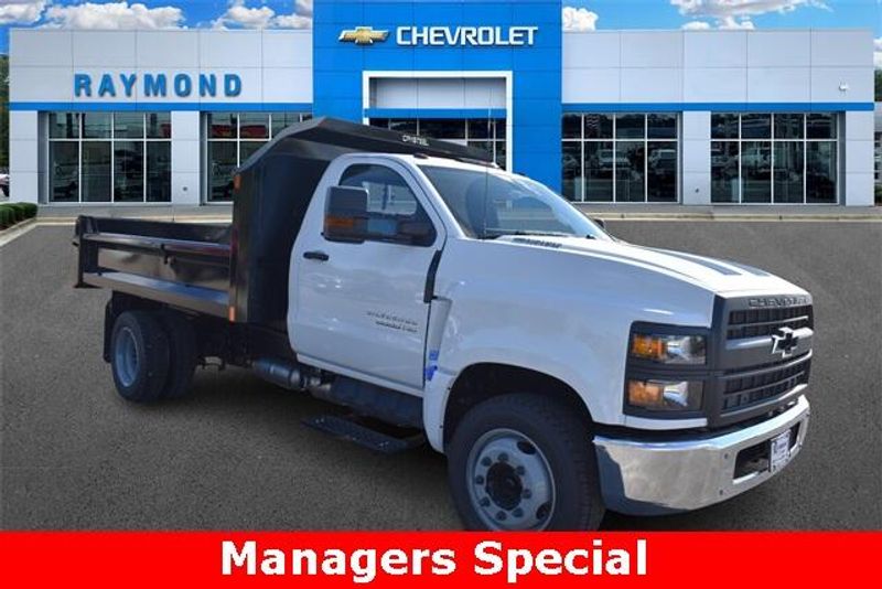 2024 Chevrolet Silverado 5500HD 1WTImage 1