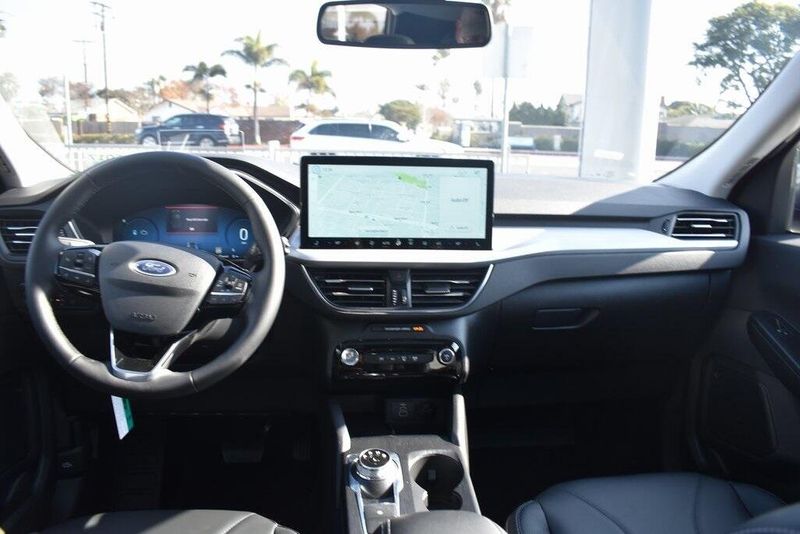 2025 Ford Escape Plug-In Hybrid BaseImage 11
