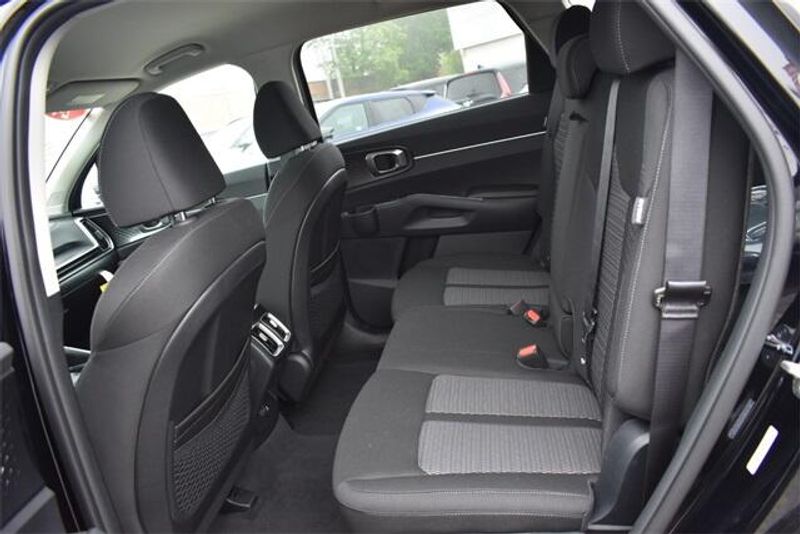 2024 Kia Sorento LXImage 16