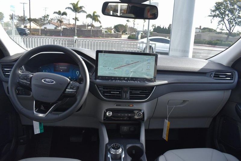 2025 Ford Escape Plug-In Hybrid BaseImage 12