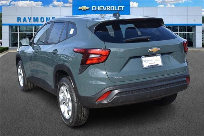 2025 Chevrolet Trax LSImage 5