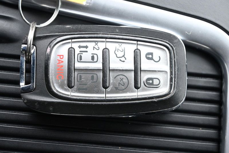 2023 Chrysler Pacifica Touring LImage 31