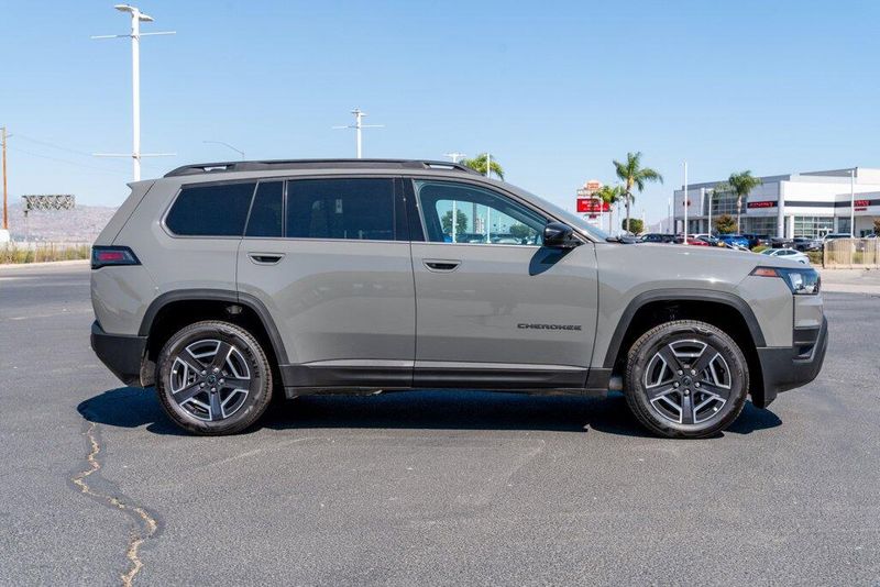 New 2026 Jeep Cherokee LaredoImage 8