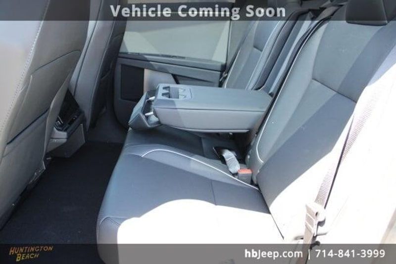 2024 Tesla Cybertruck BaseImage 40