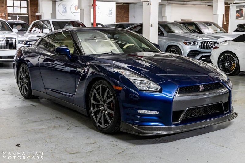 2015 Nissan GT-R PremiumImage 7