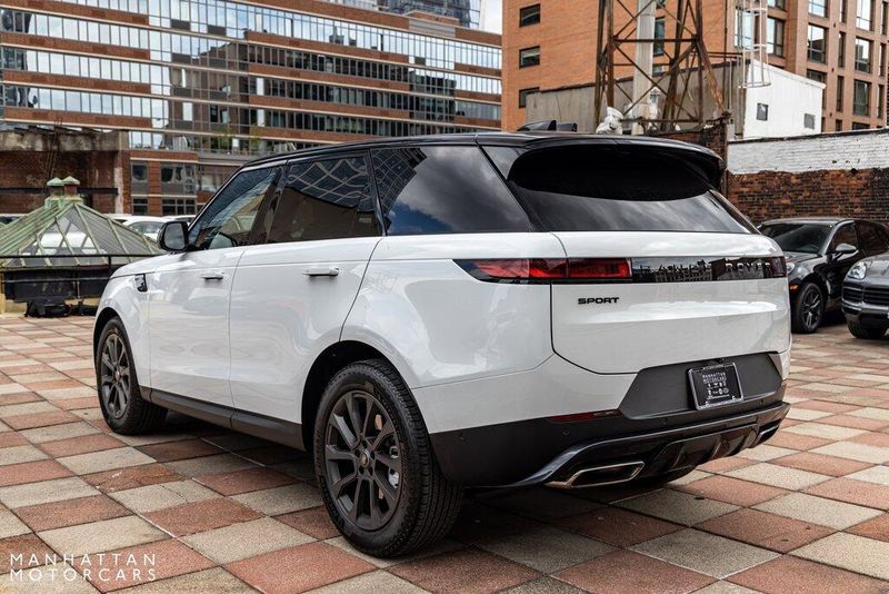 2024 Land Rover Range Rover Sport SEImage 3