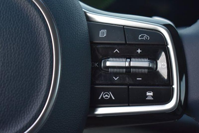 New 2026 Kia Carnival Hybrid EXImage 31