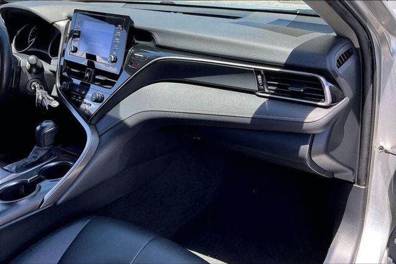Used 2021 Toyota Camry SEImage 16