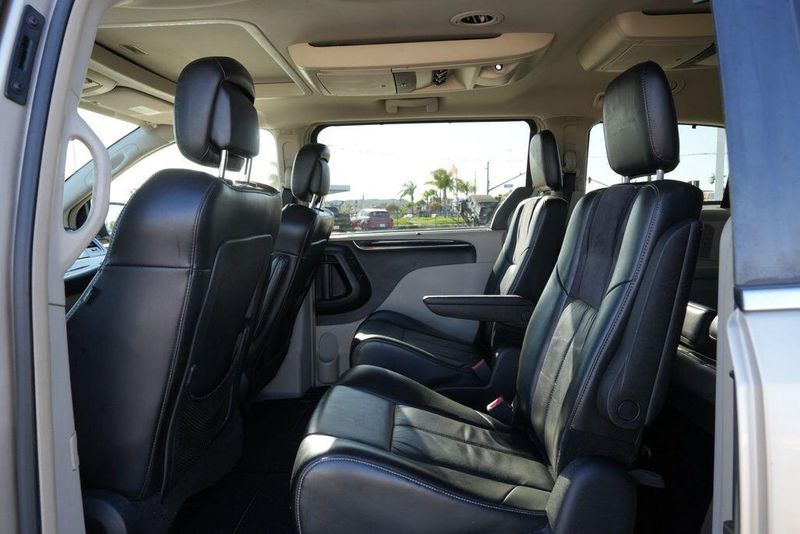 Used 2012 Chrysler Town & Country LimitedImage 13