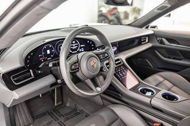 2020 Porsche Taycan Turbo S photo 15