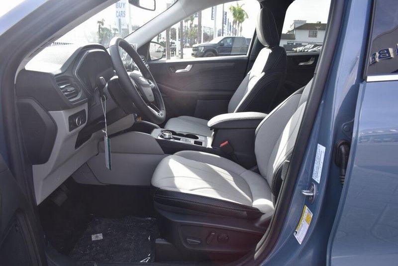2025 Ford Escape Plug-In Hybrid BaseImage 16