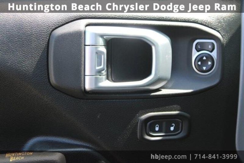 2021 Jeep Wrangler Unlimited WillysImage 11