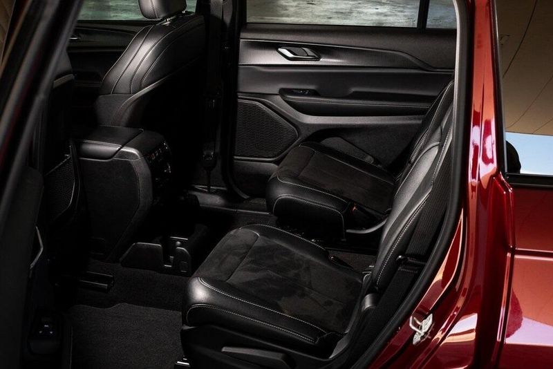 2025 Jeep Grand Cherokee L Altitude XImage 31