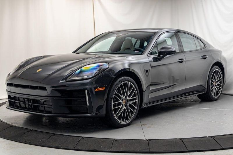 2025 Porsche Panamera 4Image 1