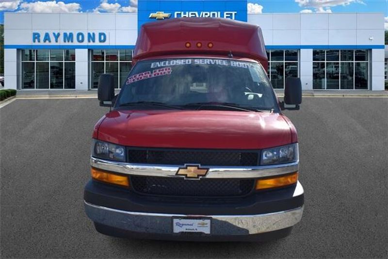 New 2025 Chevrolet Express 3500 Work VanImage 8
