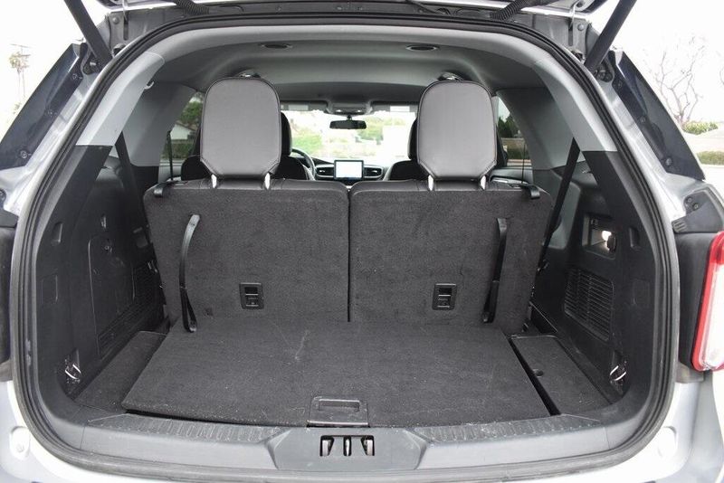 Used 2022 Ford Explorer XLTImage 5