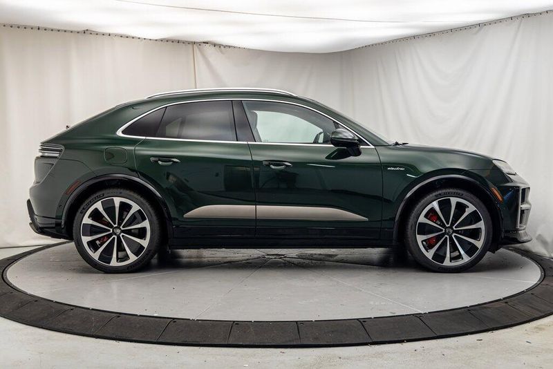 2024 Porsche Macan Electric TurboImage 6