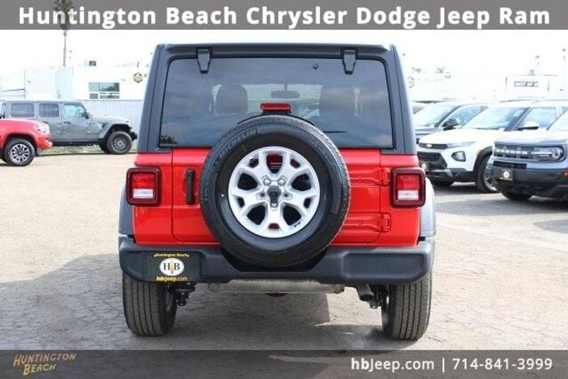 2021 Jeep Wrangler Unlimited IslanderImage 4