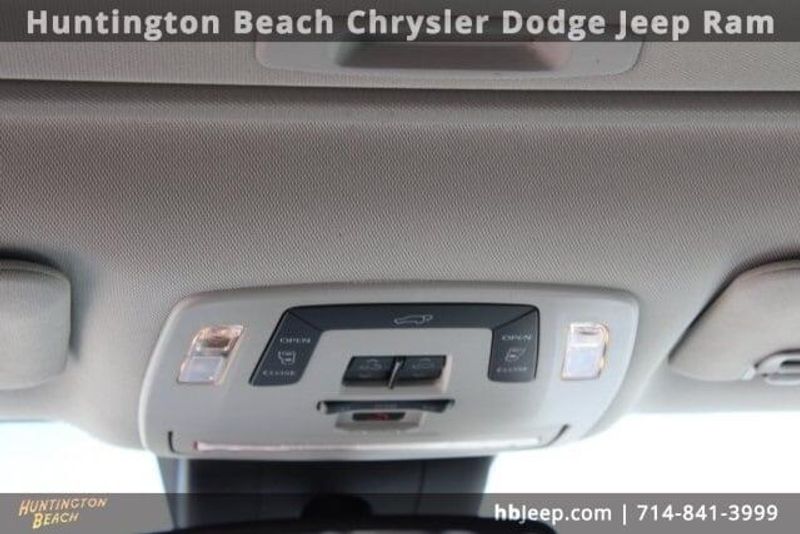 2021 Toyota Sienna XLEImage 19