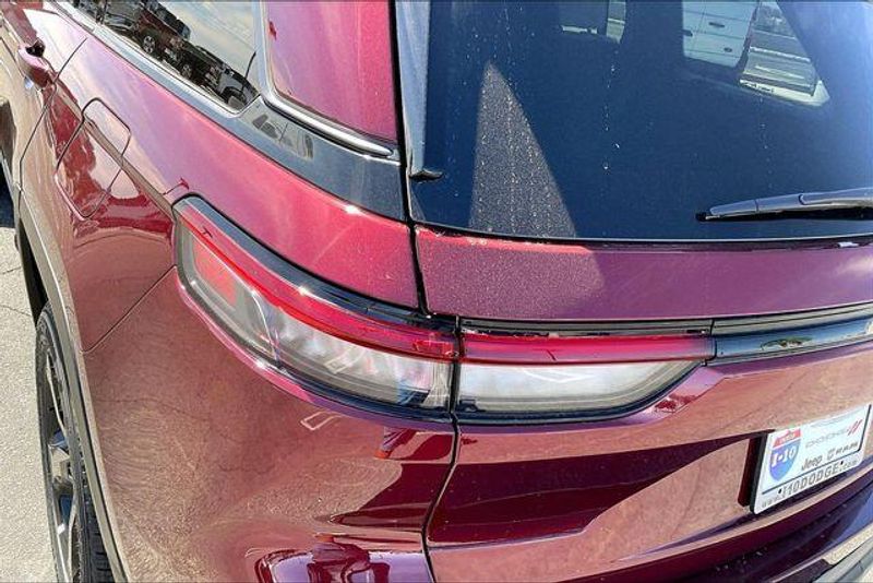 New 2026 Jeep Grand Cherokee Limited 4x2Image 12