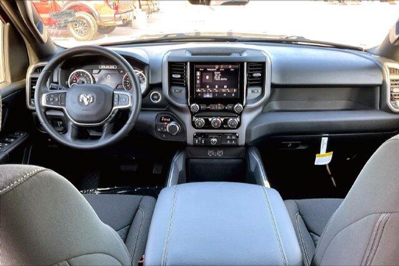 New 2027 RAM 1500 Express Crew Cab 4x4 5