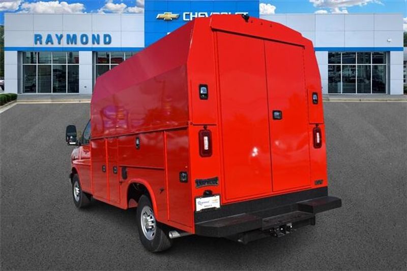 New 2025 Chevrolet Express 3500 Work VanImage 5