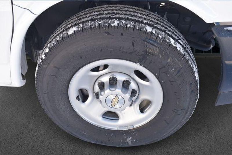 New 2025 Chevrolet Express 2500 Work VanImage 12