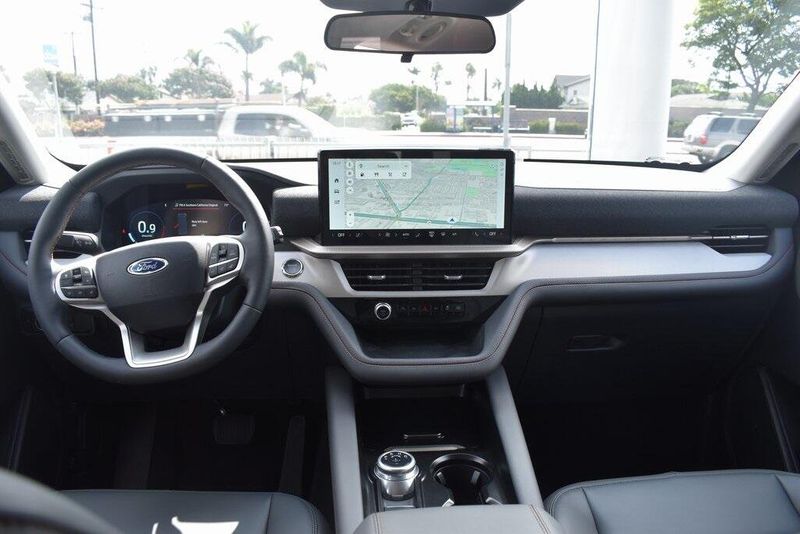 New 2025 Ford Explorer ActiveImage 11