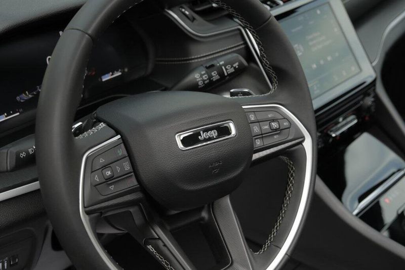 2024 Jeep Grand Cherokee L LaredoImage 20