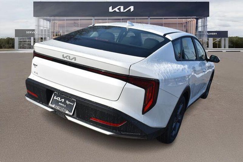 New 2026 Kia K4 LXSImage 4