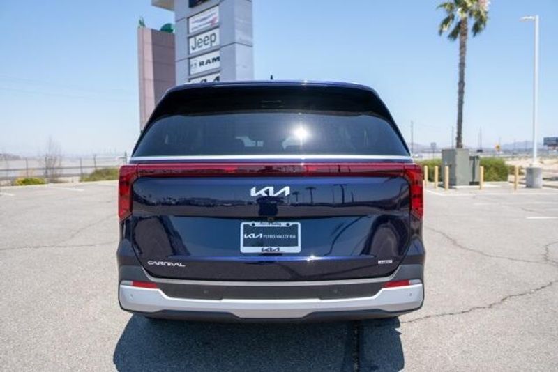 New 2026 Kia Carnival Hybrid EXImage 6