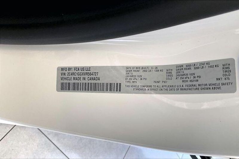 New 2027 Chrysler Pacifica LimitedImage 13