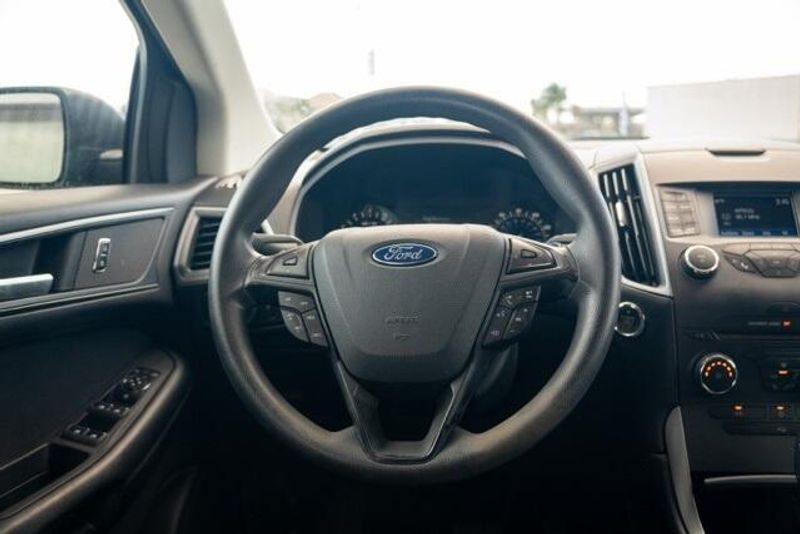 Used 2017 Ford Edge SEImage 15