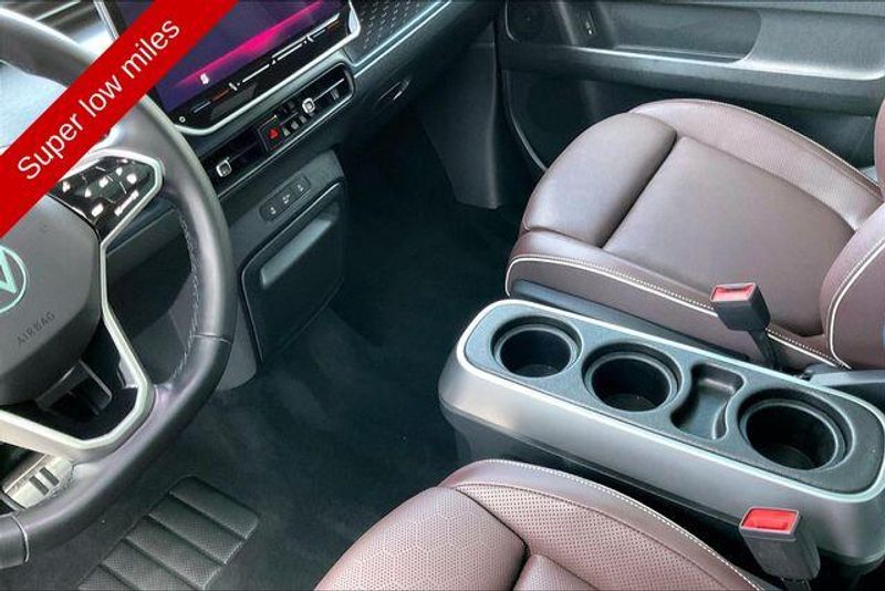 Used 2025 Volkswagen ID. Buzz Pro S PlusImage 17