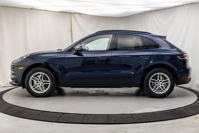 2021 Porsche Macan BaseImage 2