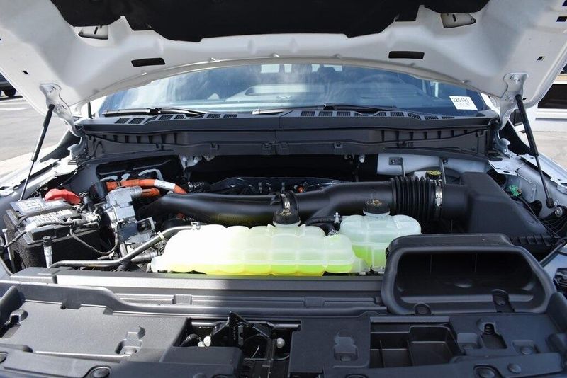 New 2025 Ford F-150 PlatinumImage 29