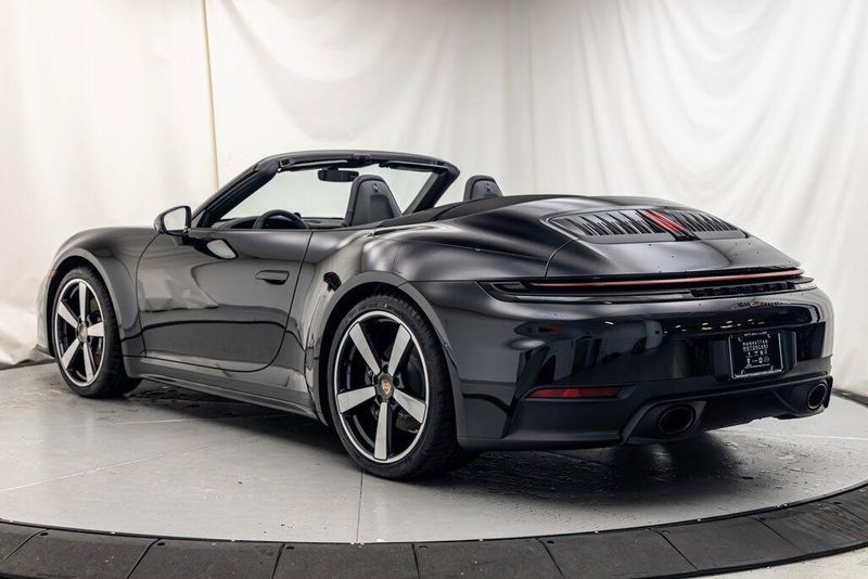 2025 Porsche 911 CarreraImage 3