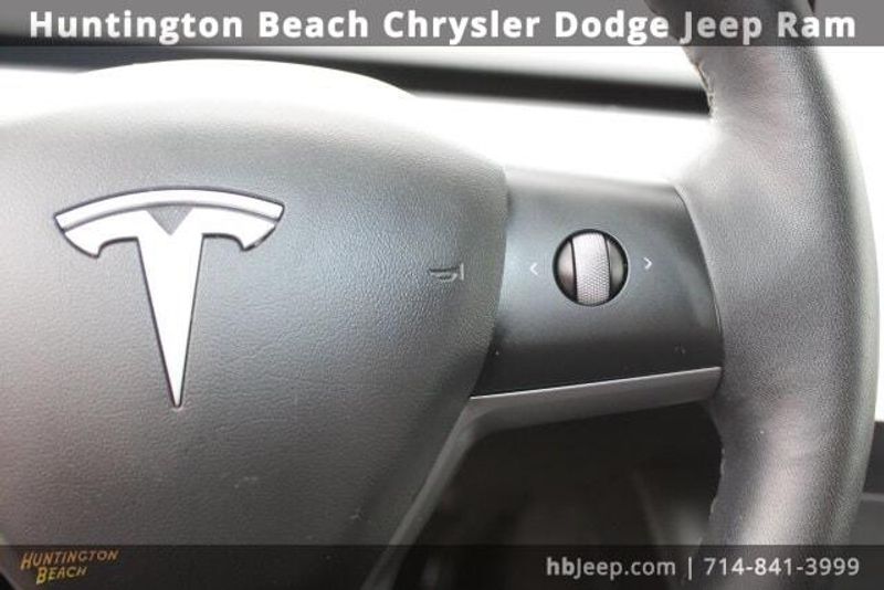 2022 Tesla Model Y Long RangeImage 13