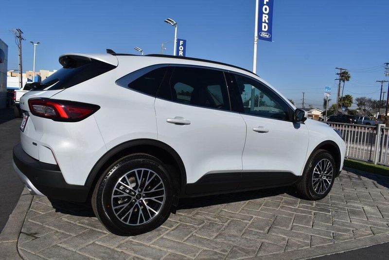 2025 Ford Escape Plug-In Hybrid BaseImage 2