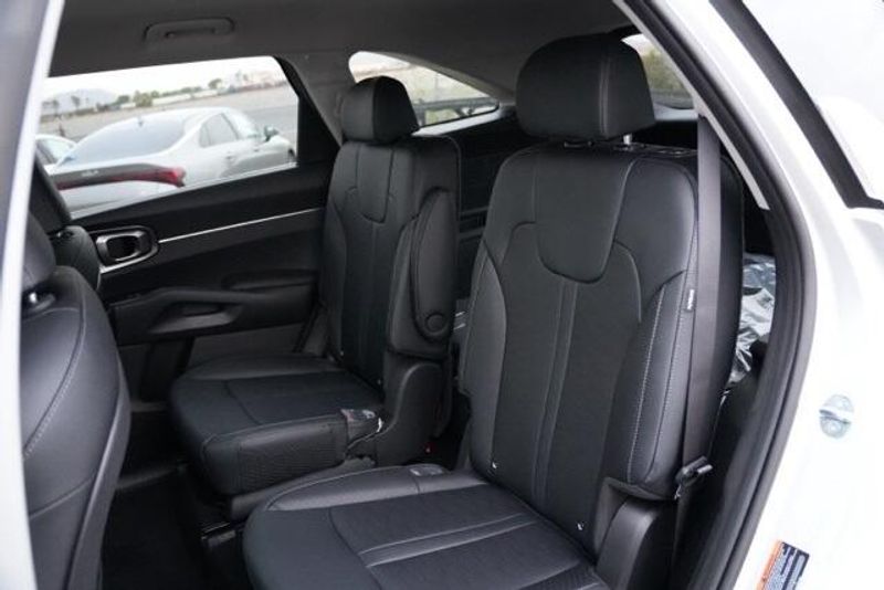 New 2025 Kia Sorento Hybrid EXImage 13