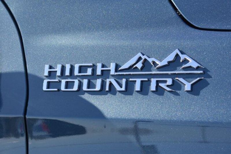 New 2026 Chevrolet Suburban High CountryImage 13