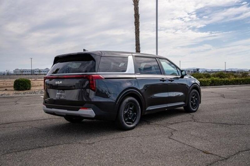 New 2026 Kia Carnival LXSImage 7