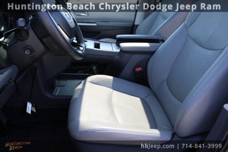 2023 Toyota Sienna LimitedImage 38