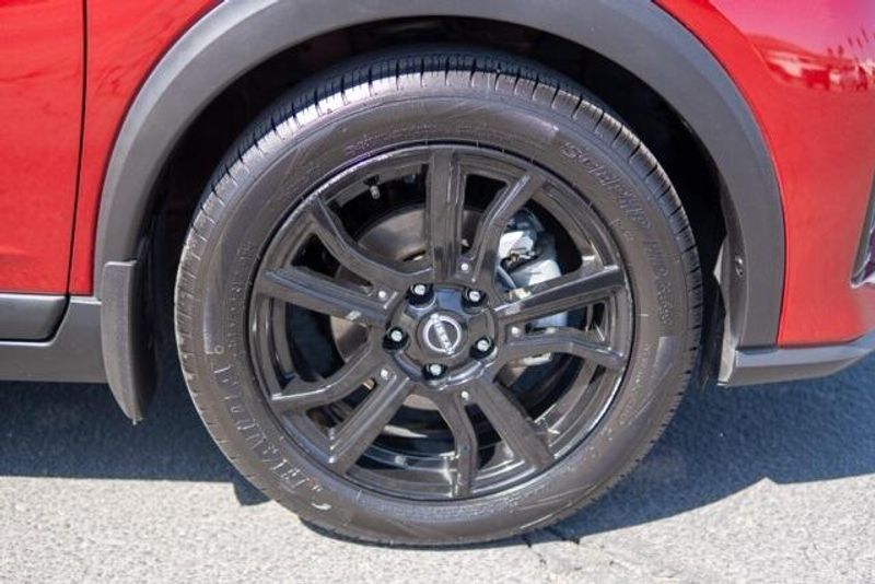 Used 2022 Nissan Kicks SRImage 9