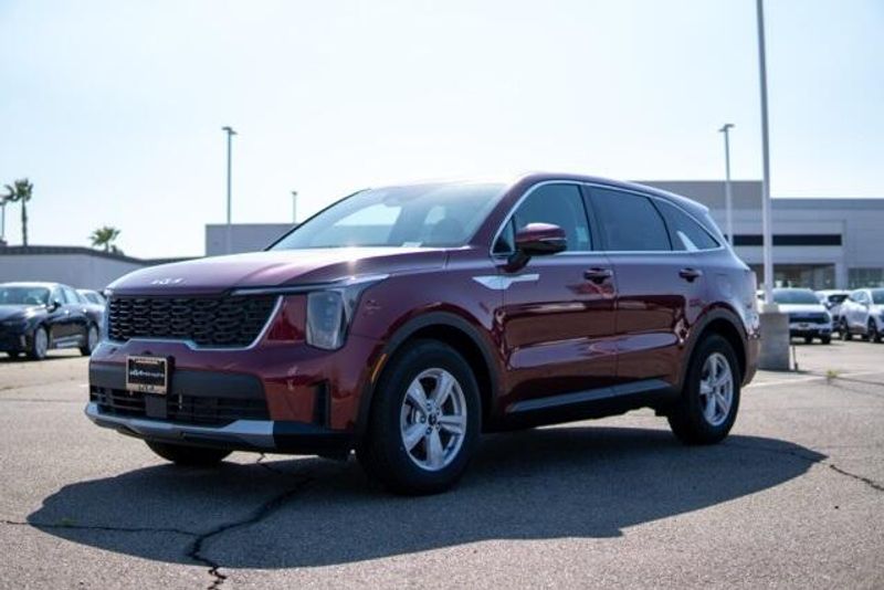 2025 Kia Sorento LXImage 3