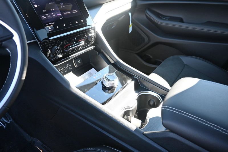 2025 Jeep Grand Cherokee L Altitude XImage 30
