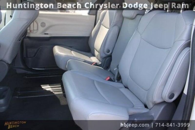 2021 Toyota Sienna XLEImage 39